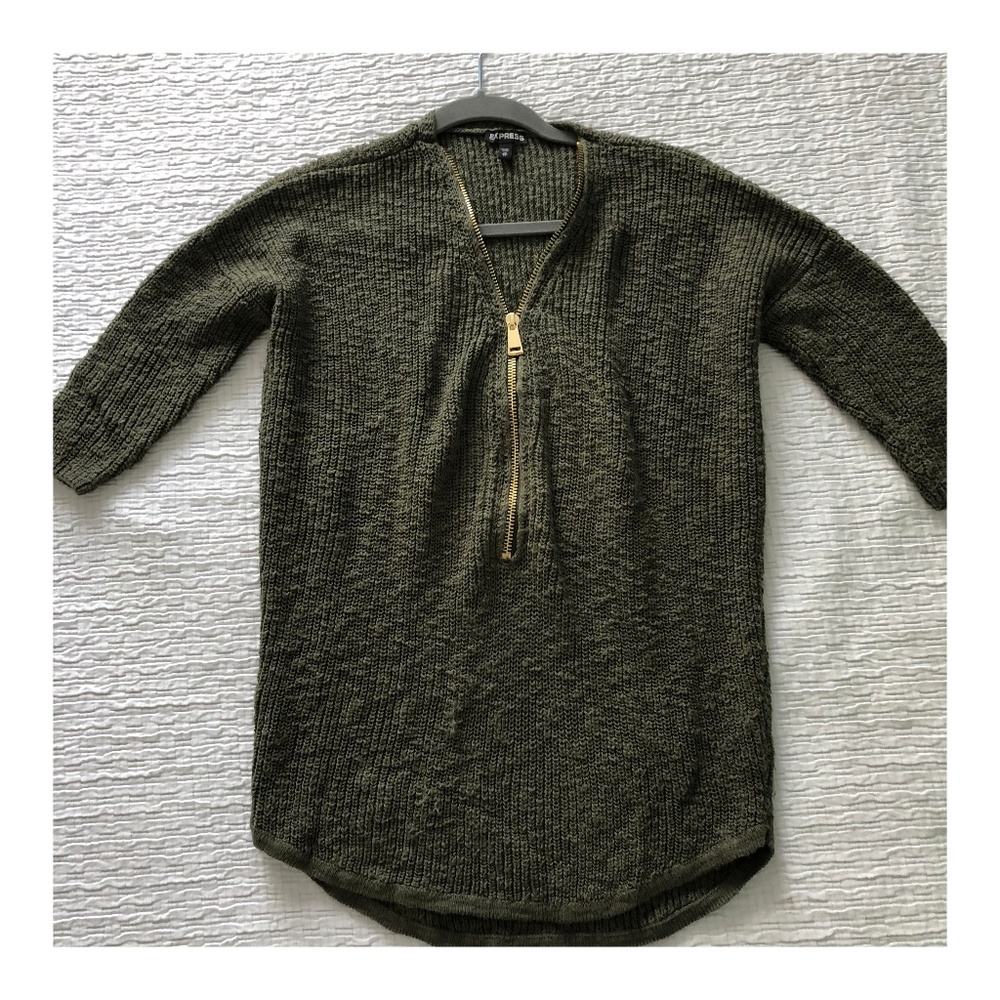 Green Half-Sleeve Knit with Zip Collar Detail